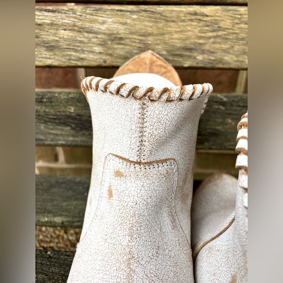 EUC Corral Womens White Fringe Shortie Boots W0004 - Picture 4 of 12